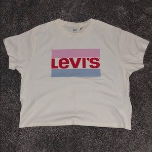 Levi’s Graphic Tee!